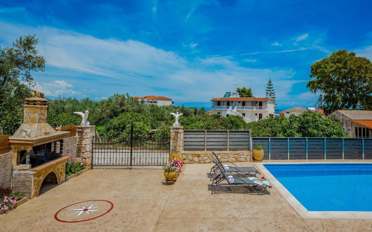 Costas Studios Argassi Luaran gambar